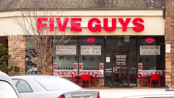 Online ads appeared to claim that Five Guys would be closing down all restaurant locations or going out of business or going bankrupt in 2024.